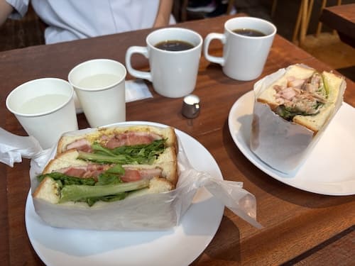 mokichi cafe ごぼうチキンサンドとBLT